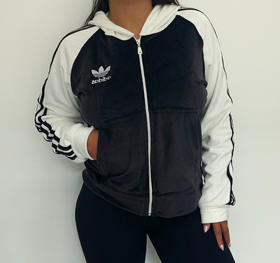 CAMPERA DE PLUSH NEGRA