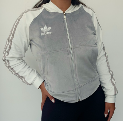 CAMPERA DE PLUSH GRIS