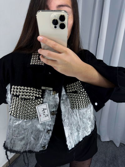 Campera con tachas y foil DELFINA  