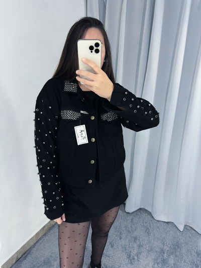 Campera con tachas, perlas y strass AITANA  