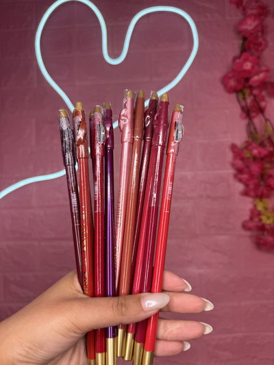 LÁPIZ LABIAL PINK 21 CON SACAPUNTAS 