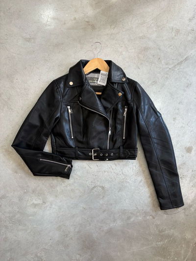 Campera de eco cuero con cinto