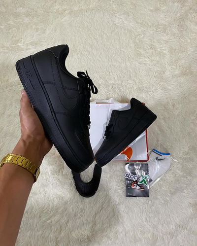 NIKE AIR FORCE 1