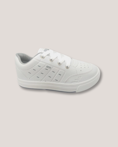 Zapatilla colegial acordonada