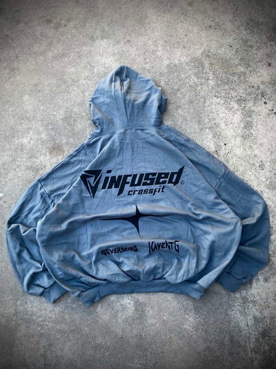 Buzo Boxy Fit "Infused" Azul