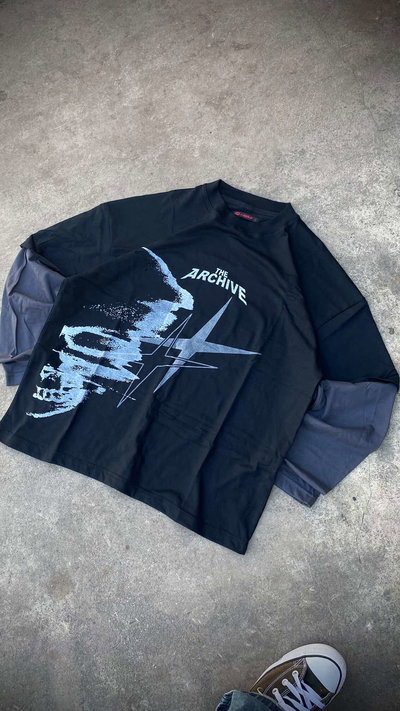 Boxy Fit Manga Larga "Archive" Negra