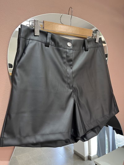 Short IVANA