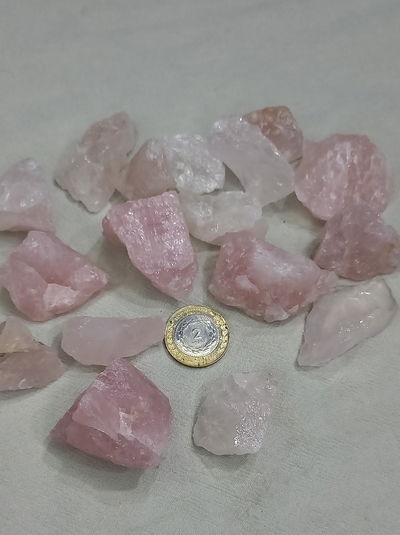 CUARZO ROSA EN BRUTO X 100 GRAMOS