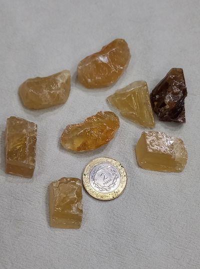 CALCITA CARAMELO EN BRUTO X 100 GRAMOS