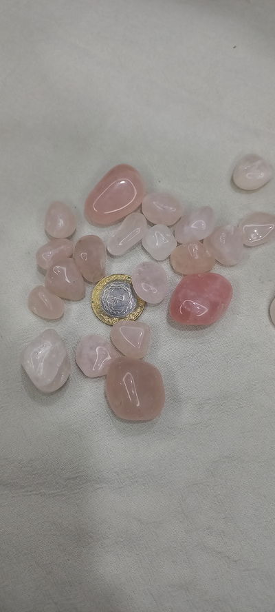 CUARZO ROSA ROLADO X 100 GRAMOS