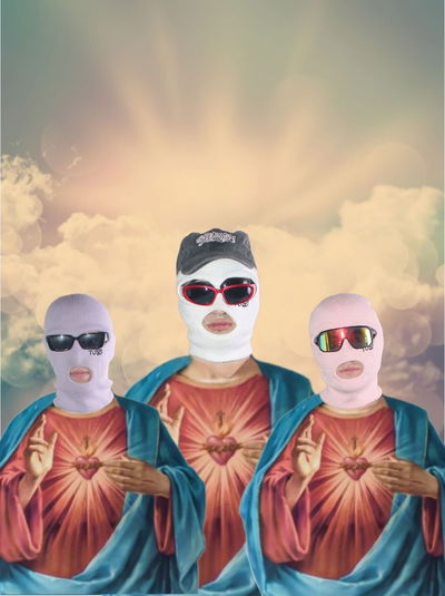 Estampita holografica TUSSIWARRIORS sticker