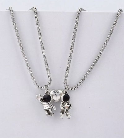 Set collares para compartir “ASTRO”