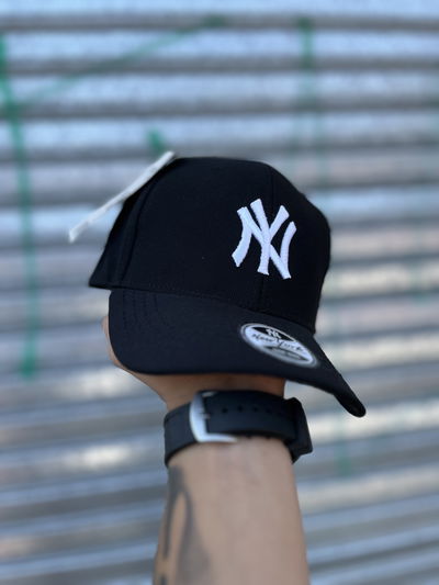 Gorra NY Cerrada Curva