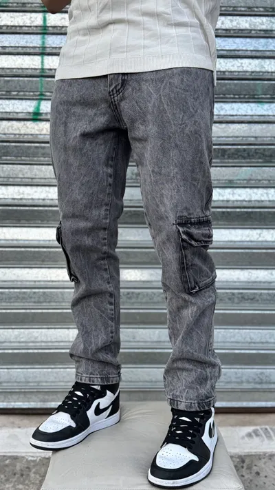 Jean Cargo Mom Gris oscuro