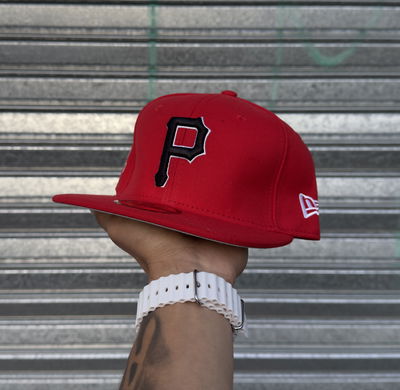 Gorra P Cerrada Plana | ROJO c/ NEGRO