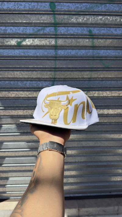Gorra Bulls Regulable Plana | BLANCO c/ DORADO