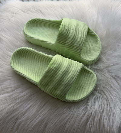 Ojotas Adilette | VERDE MANZANA