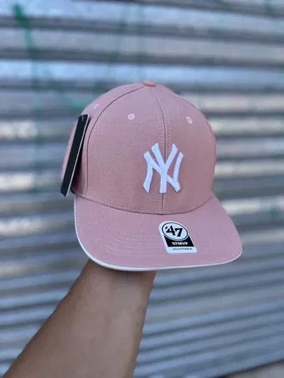 Gorra NY Cerrada Plana | ROSA c/ BLANCO
