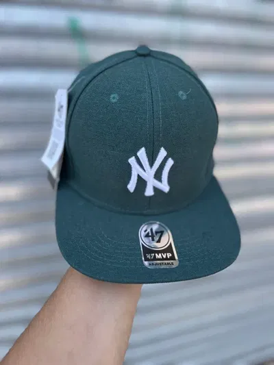 Gorra NY Cerrada Plana | VERDE c/ BLANCO