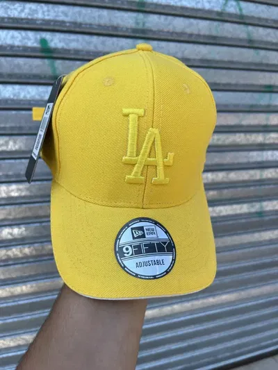 Gorra LA Regulable Curva | AMARILLO