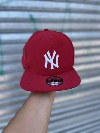Gorra NY Cerrada Plana | ROJO