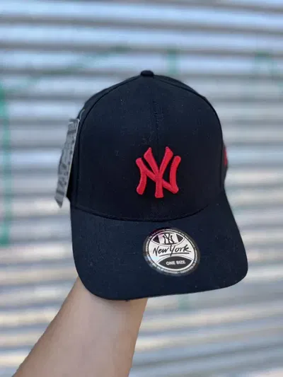 Gorra NY Regulable Curva | NEGRO c/ ROJO