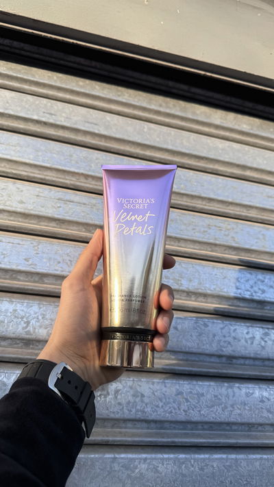 Victoria's Secret Crema Velvet Petals
