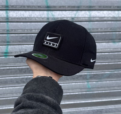 Gorra NK Regulable Curva Abrojo 2en1 | NEGRO