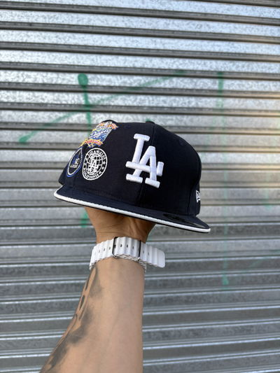 Gorra LA Cerrada Plana | AZUL c/ BLANCO y parches