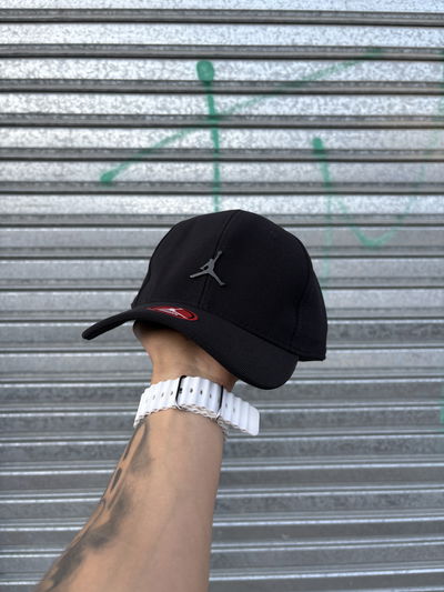 Gorra Regulable Curva Jordan | NEGRO c/ chapita