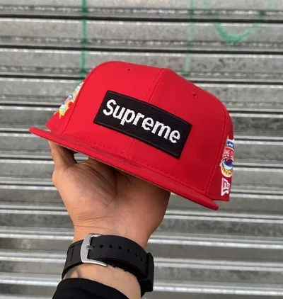 Gorra Supreme Cerrada Importada c/ parches | ROJO