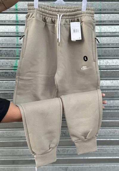 Jogging c/ puño NK | VERDE