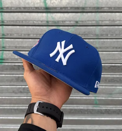 Gorra NY Cerrada Importada c/ parches | AZUL c/ BLANCO