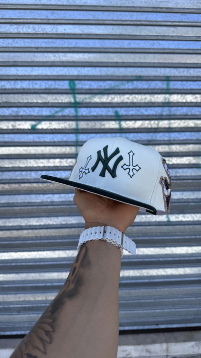 Gorra NY Cerrada Plana Importada Bordada | BLANCO c/ VERDE