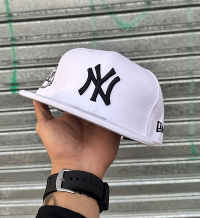 Gorra NY Cerrada Importada c/ parches