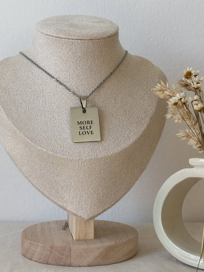Collar More Self Love calado