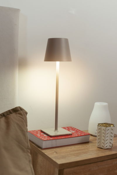 Lámpara LED Inalámbrica de Metal Base Cuadrada Greige
