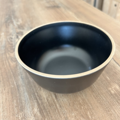 Bowl negro con borde linea natural