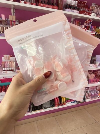 20 mascarillas comprimidas más un recipiente