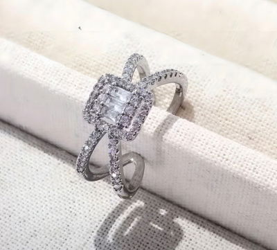 ANILLO RODINADO ZIRCON CUADRADO