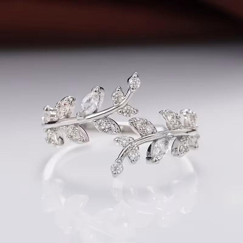 ANILLO PLATEADO HOJAS ZIRCON 