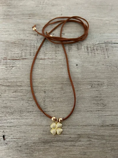 Collar Corbatero Trebol