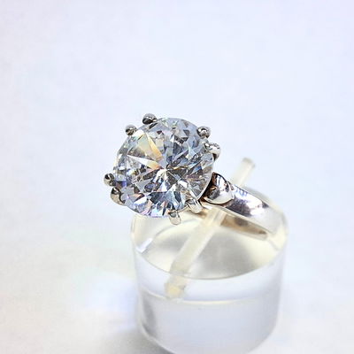 Anillo Frida Plata 925 Rodinada con Zirconia Cúbica Central