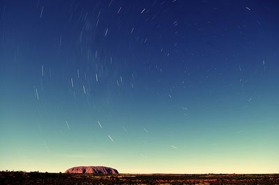 Uluru Bajo las Estrellas 80x120cm
