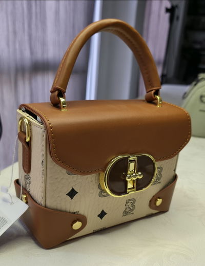 París cartera de mano y bandolera