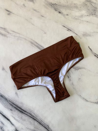 Less Tiro Alto Marron