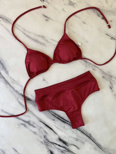 Bikini Tiro Alto Less Bombay Bordo