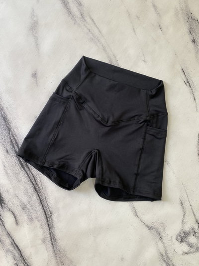 Calza Corta con Bolsillos - Negra