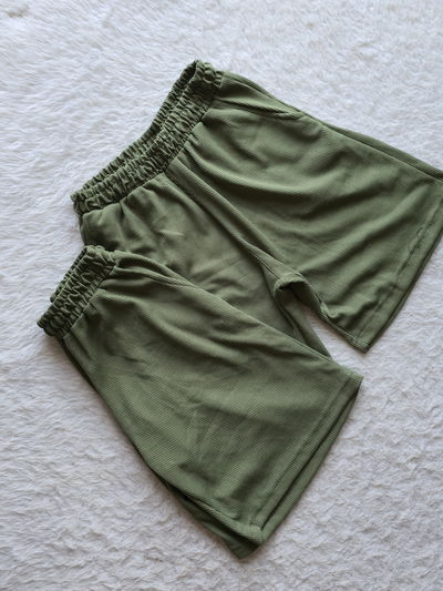 Bermuda simil wafle verde ( talle M) 