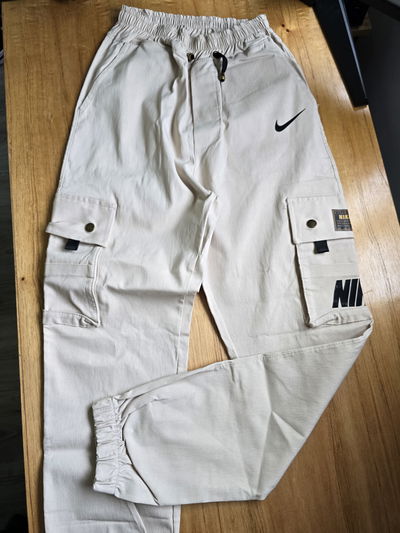 JOGGER CARGO NIKE BEIGE BENGALINA